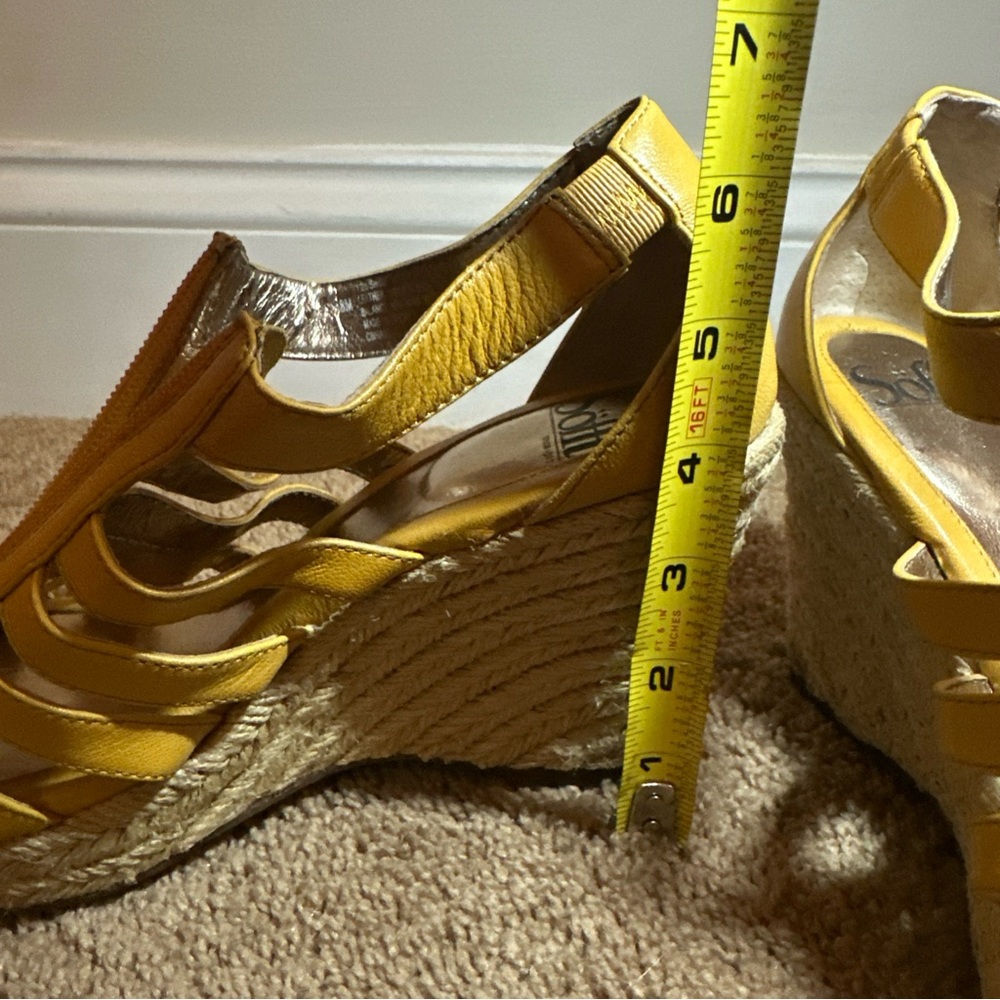 Sofft Women’s Wedge Heels  Zip Yellow Sandal Size 8M Leather - Picture 11 of 12